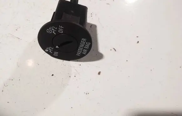 Passenger airbag on/off switch