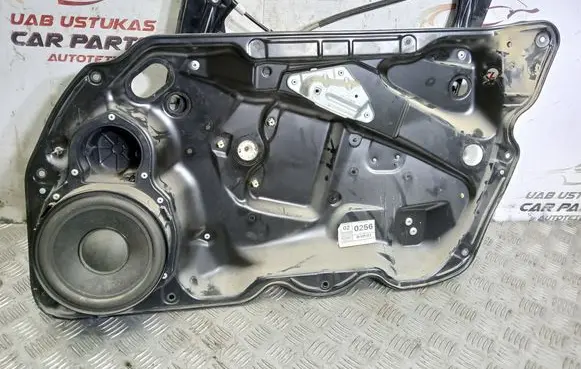 Volkswagen PASSAT B6 Front window lifting mechanism without motor 
