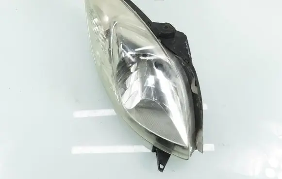 Toyota Yaris Headlight/headlamp 
