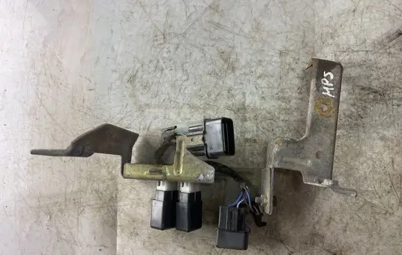 Mitsubishi Pajero Sport I Relay mounting block 