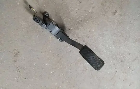 Ford Fiesta Accelerator throttle pedal 8V219F836AB
