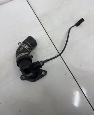 Mercedes-Benz A W176 Intercooler hose/pipe 147138491R 14092852