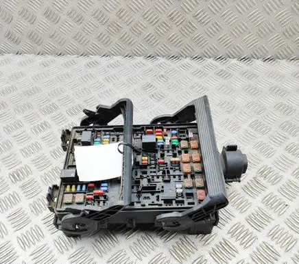 Cadillac Escalade Fuse module 84114437