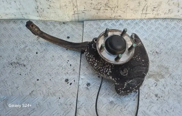 Chrysler 300 - 300C Front wheel hub