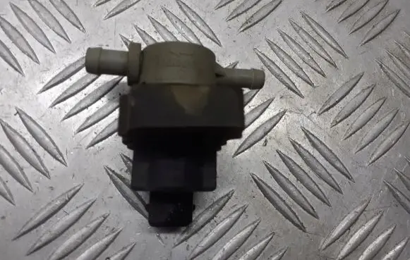 Mercedes-Benz C W203 Valve vacuum 0004701693