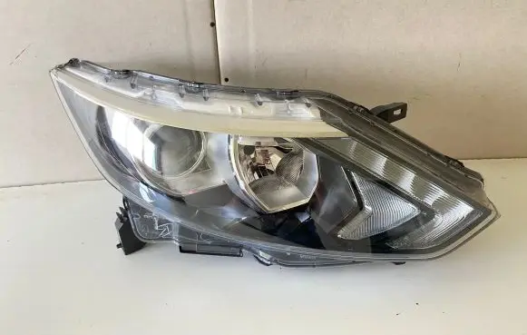 Nissan Qashqai Headlight/headlamp 10018013