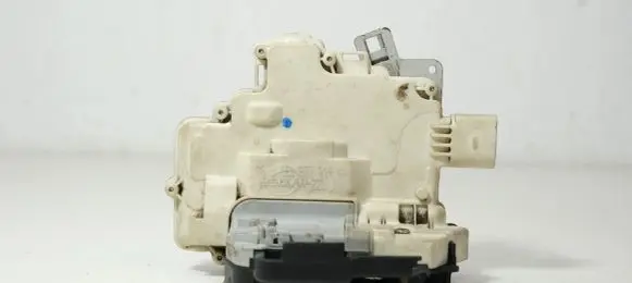 Audi A4 S4 B7 8E 8H Front door lock 8E1837016AA