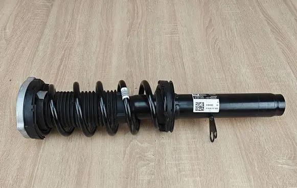 BMW 5 G30 G31 G38 Front shock absorber with coil spring 6875922