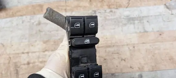 Volkswagen Touran I Electric window control switch 1K4959857A