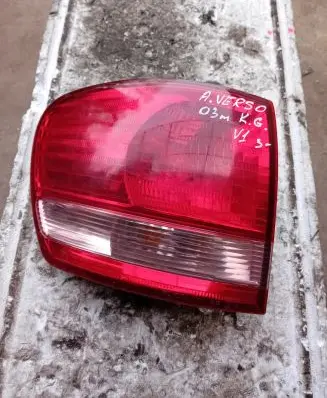Toyota Avensis Verso Rear/tail lights
