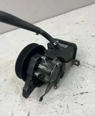 BMW 5 E60 E61 Power steering pump 7693974101