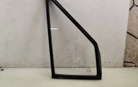 Volkswagen II LT Front door window glass four-door 43R000042