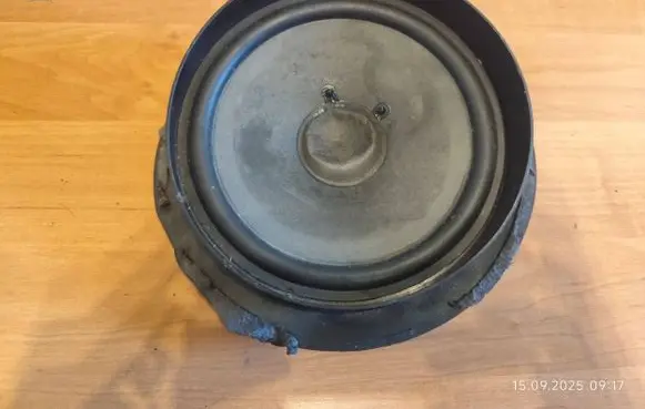 Mercedes-Benz E W211 Rear door speaker A2118207302