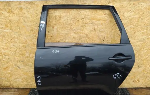 Mitsubishi Grandis Rear door