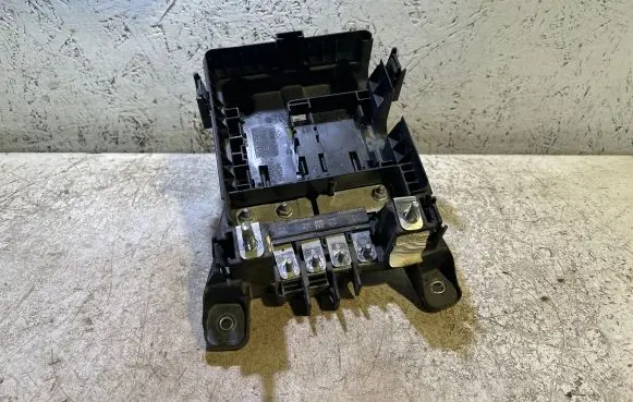 Jeep Grand Cherokee WL Fuse module 63515236 REV001