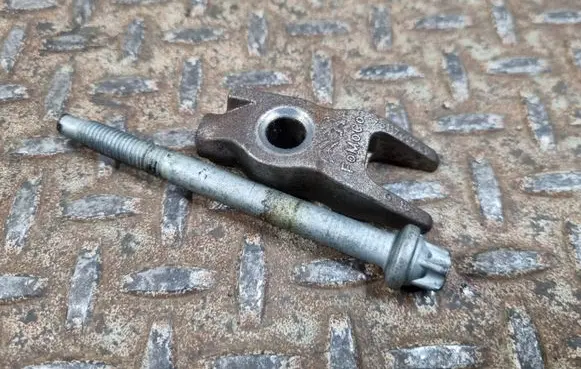 Opel Grandland X Fuel Injector clamp holder 9811760780