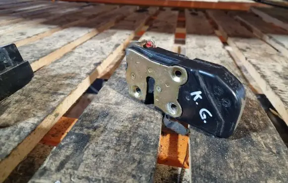 Chrysler 300 - 300C Rear door lock