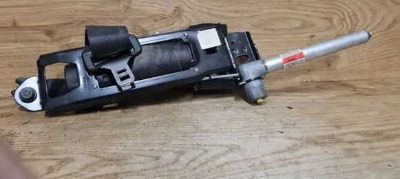 Volvo V50 Front seatbelt 8639692