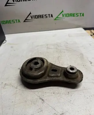 Opel Vivaro Engine mount bracket