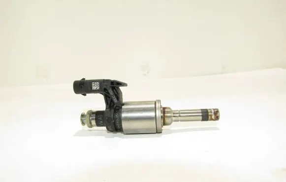 Skoda Yeti (5L) Fuel injector 04E906036T