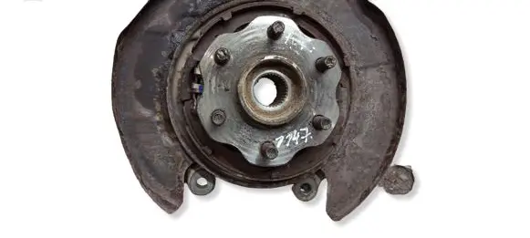 Nissan Pathfinder R51 Rear wheel hub spindle/knuckle 