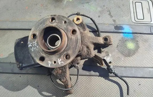 Renault Trafic III (X82) Front wheel hub