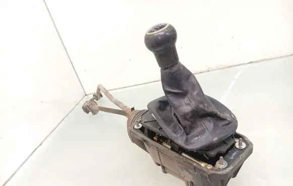 Volkswagen PASSAT B5 Gear shifter/selector 8D0711025AC