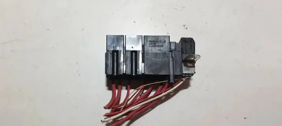 Renault Clio V Fuse module 243510925R 18016283 28H20