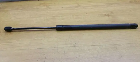 Hyundai i30 Tailgate/trunk strut/damper 817812R200