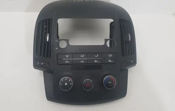 Radio/GPS head unit trim
