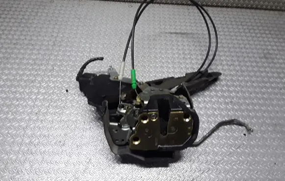 Toyota Corolla Verso E121 Front door lock