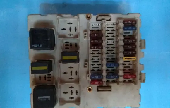 Ford Connect Fuse module 2TIT14A073BD