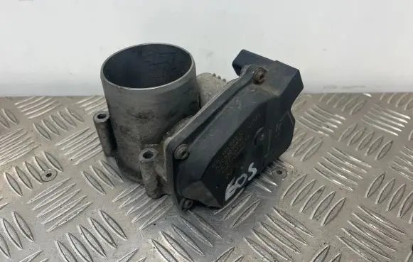 Volkswagen Eos Throttle valve 03C133062C