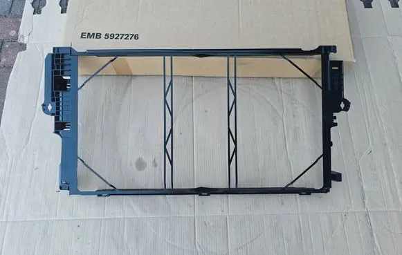 Volvo XC90 Radiator mount bracket 313387421