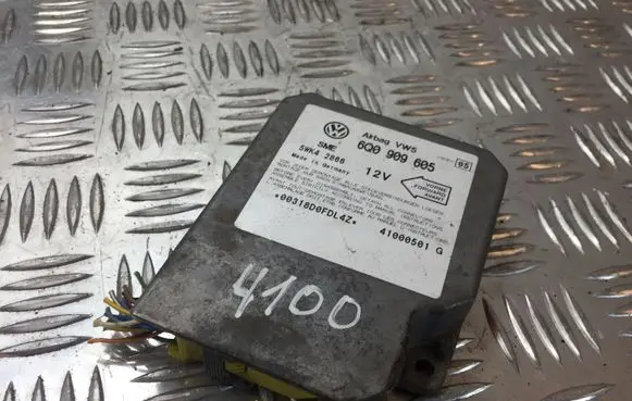 Volkswagen PASSAT B5.5 Airbag control unit/module 6Q0909605 4100