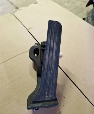 Volkswagen PASSAT B6 Accelerator throttle pedal 1K1723503L 6PV00860001