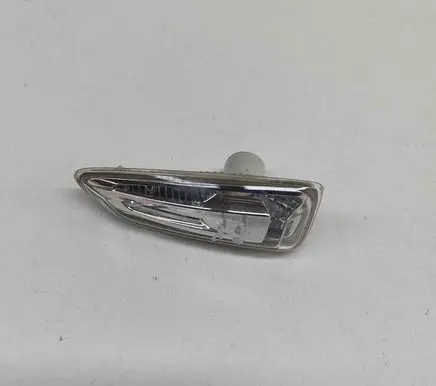 Opel Crossland X Front fender indicator light 13193575