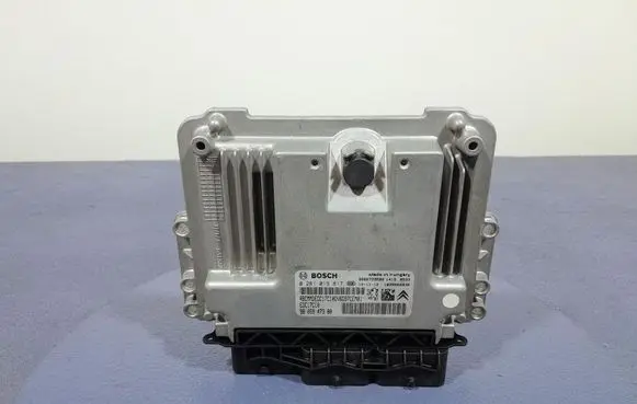 Peugeot 308 Engine control unit/module ECU 9666729580