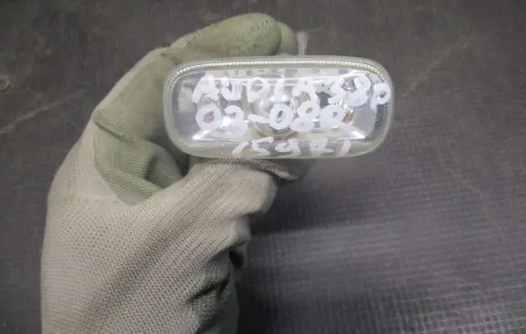 Audi A4 S4 B7 8E 8H Front fender indicator light 8E0949127