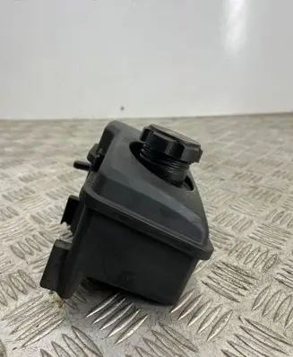 Volvo XC90 Power steering fluid tank/reservoir 8671269