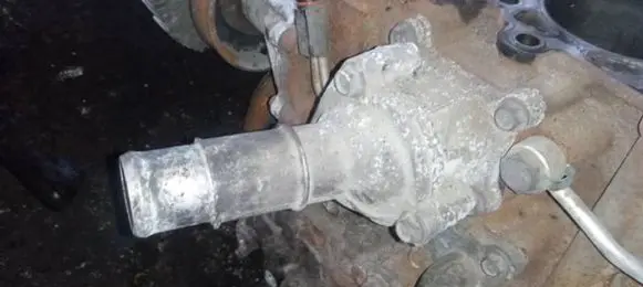 Nissan Pathfinder R51 Engine coolant pipe/hose