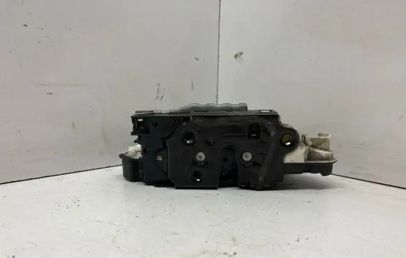 Volkswagen e-Golf Front door lock 5K1837015E