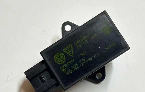 Volkswagen Touran I Seat heating relay 7L0959772