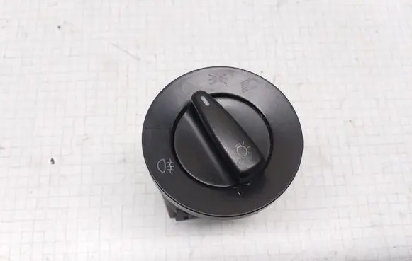 Volkswagen Golf IV Light switch 1C0941531