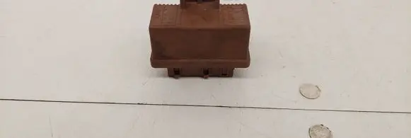 Peugeot 806 Fuel pump relay 240109
