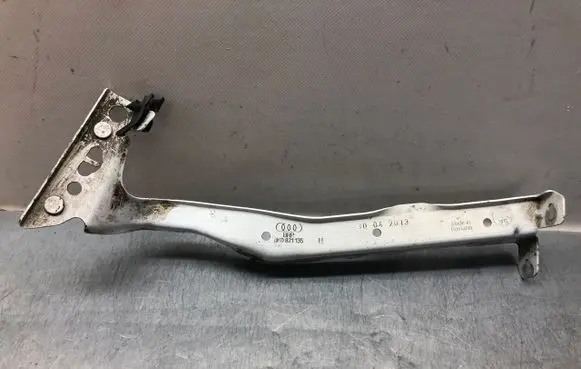 Audi A4 S4 B8 8K Fender mounting bracket 8K0821135H