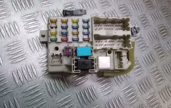 Mazda 6 Fuse box cover 