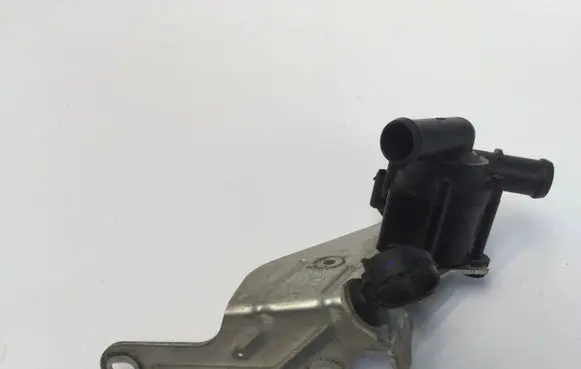 Volvo XC40 Electric auxiliary coolant/water pump 31461909