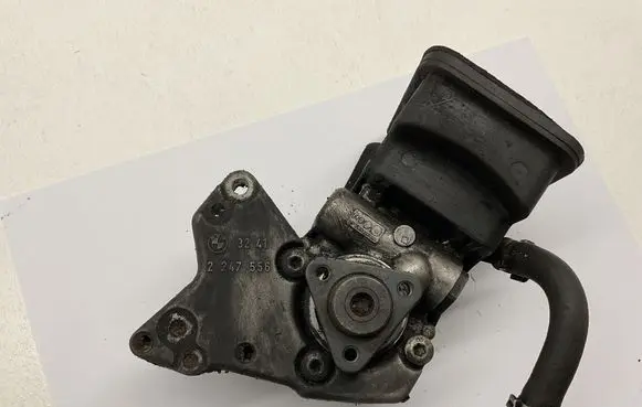 BMW 3 E46 Power steering pump 2247556 3241