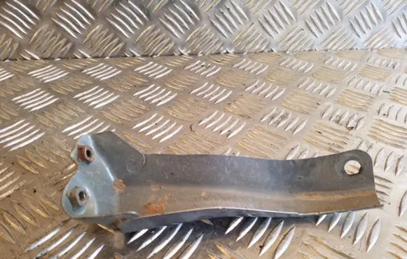 Mazda CX-7 Fender mounting bracket